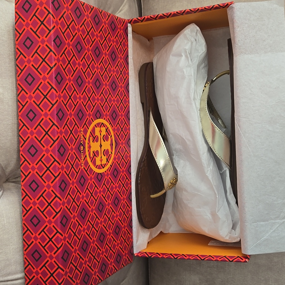 Tory Burch Monroe Thong Mirror Metallic Spark Gold Sandals, Size 5 - Picture 8 of 9